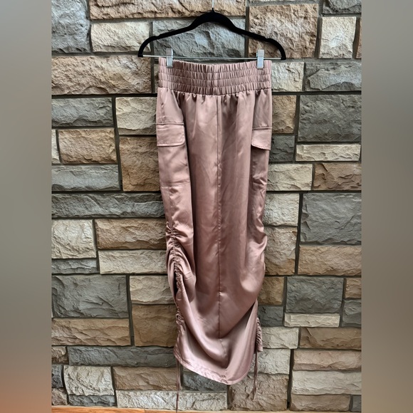 Forever 21 Silky maxi cargo pocket skirt - Picture 5 of 6